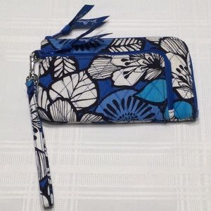 Vera Bradley Blue Bayou Spring 2014 Wristlet LNC